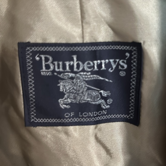 Vintage Burberrys’ of London Tan Trench Coat. LG Removable wool liner. LIKE NEW! - Picture 2 of 8